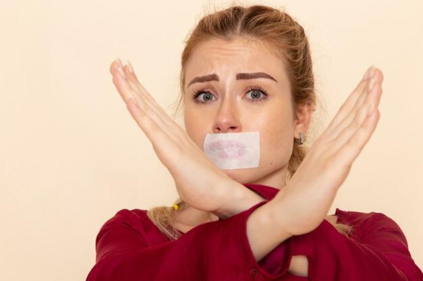 Plester mulut (ilustrasi). Memakai plester mulut untuk mengatasi ngorok justru dapat membahayakan kesehatan.