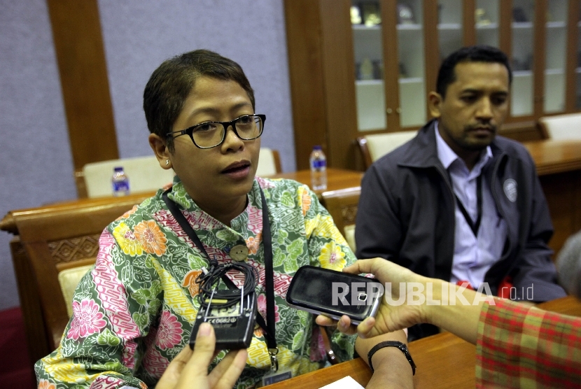 Plh Kabiro Humas KPK, Yuyuk Andriati memberikan keterangan pers usai mengikuti rapat dengan Badan Legislasi (Baleg) DPR di Kompleks Parlemen, Jakarta, Kamis (4/2).