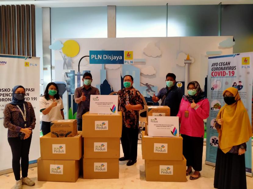 PLN memberikan Rp 100 Juta untuk membantu penanganan COVID di Jakarta berupa berupa peralatan kesehatan. 