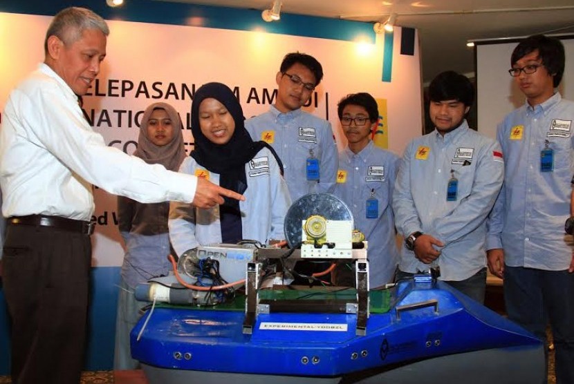 PLN mendukung tim dari UI berangkat ikuti kompetisi robot kapal di AS.