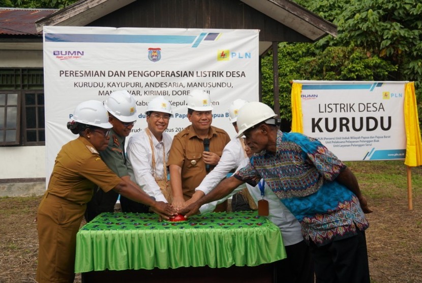 PLN meresmikan delapan desa baru berlistrik di Kabupaten Kepulauan Yapen, Kamis (8/8). 