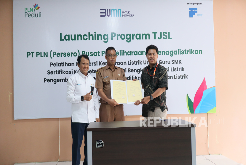 PLN Pusharlis meluncurkan CSR yang mencakup pelatihan konversi kendaraan untuk guru-guru SMK, bermitra dengan Filantra.