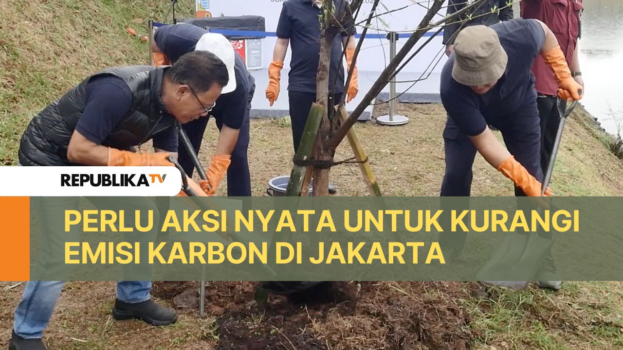 PLN UID Jakarta Raya melakukan penanaman 100 pohon di waduk Brigif.