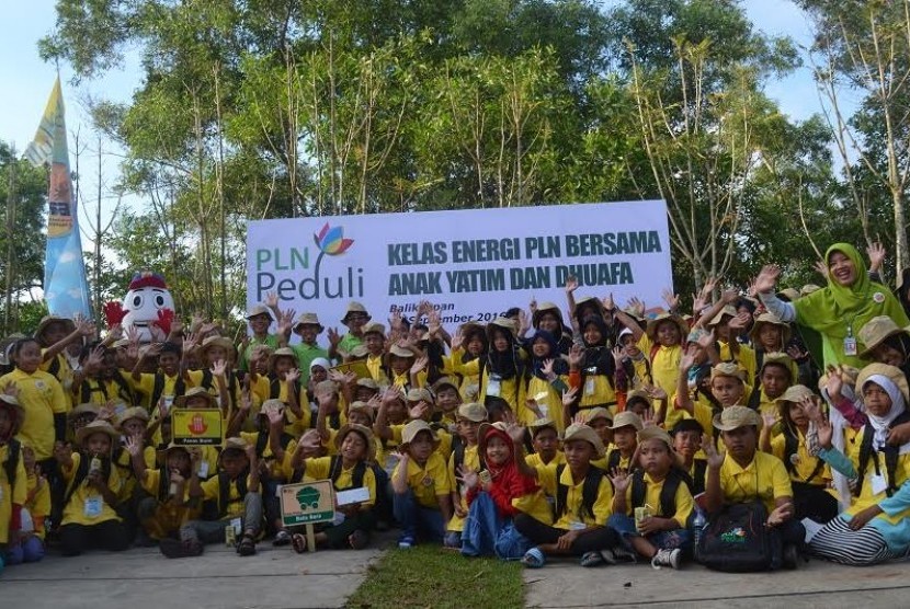  PLN Wilayah Kaltimra berkolaborasi dengan KBM dan PKPU Balikpapan mengajak 130 Anak Yatim Dhuafa mengikuti Kelas Energi dan Nonton Bareng, Ahad (18/9).