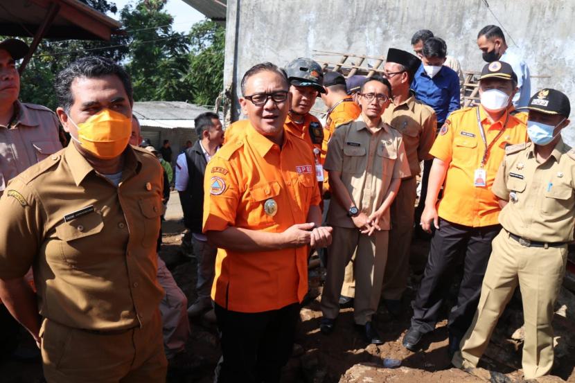 Plt Bupati Bogor, Iwan Setiawan, mengungkapkan saat ini Pemerintah Kabupaten (Pemkab) Bogor tengah fokus pada penanganan pasca bencana baik jangka pendek maupun jangka Panjang.