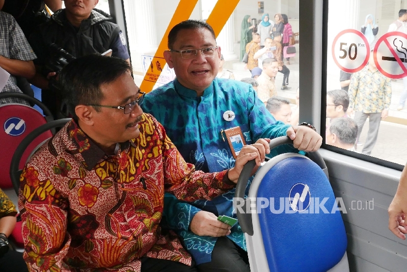 Plt. Gubernur DKI Jakarta Djarot Saiful Hidayat (kiri)
