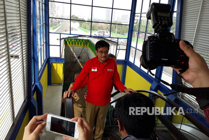 Plt Gubernur DKI Jakarta Djarot Saiful Hidayat meninjau Koridor 13 Transjakarta, Senin (15/5).