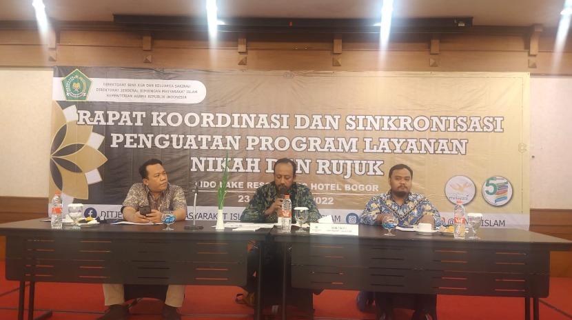 Plt. Kepala Ombudsman RI Perwakilan Jakarta Raya, Dedy Irsan, menyampaikan hasil survei Kepatuhan Pemenuhan Standar Pelayanan Publik pada Kementerian Agama. 