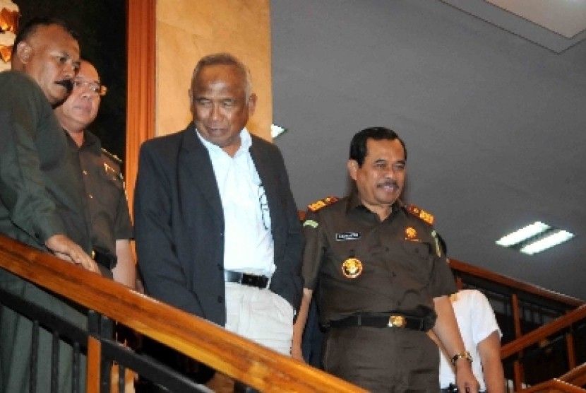 Plt Ketua KPK Taufiequrachman Ruki bersama Jaksa Agung HM Prasetyo.