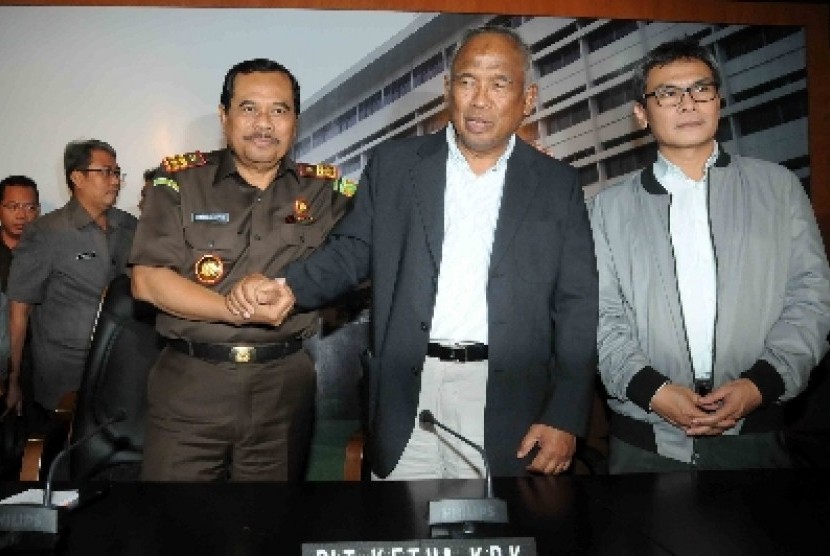 Plt Pimpinan KPK Taufiequrachman Ruki dan Johan Budi bertemu Jaksa Agung HM Prasetyo.