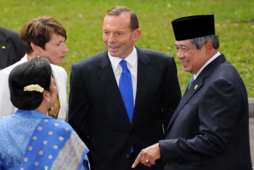 PM Australia yang baru saja dilantik, Tony Abbott dan istrinya Margaret Aitken di Istana Merdeka, Jakarta, Senin (30/9).