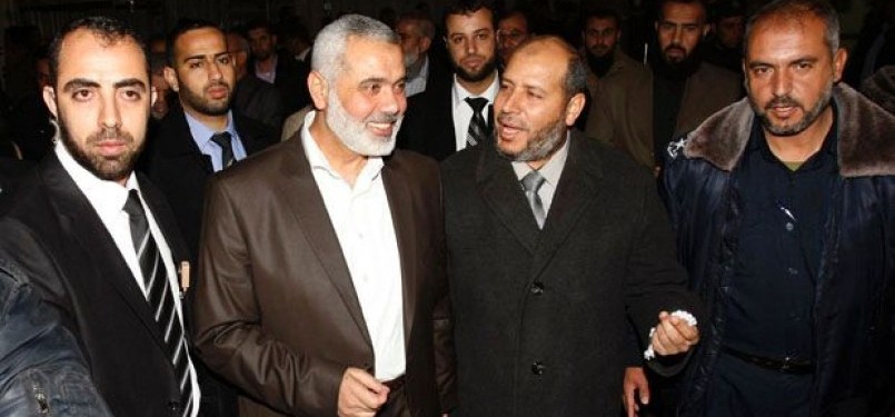  PM Ismail Haniyah (dua dari kiri) bersama para petinggi Hamas. 