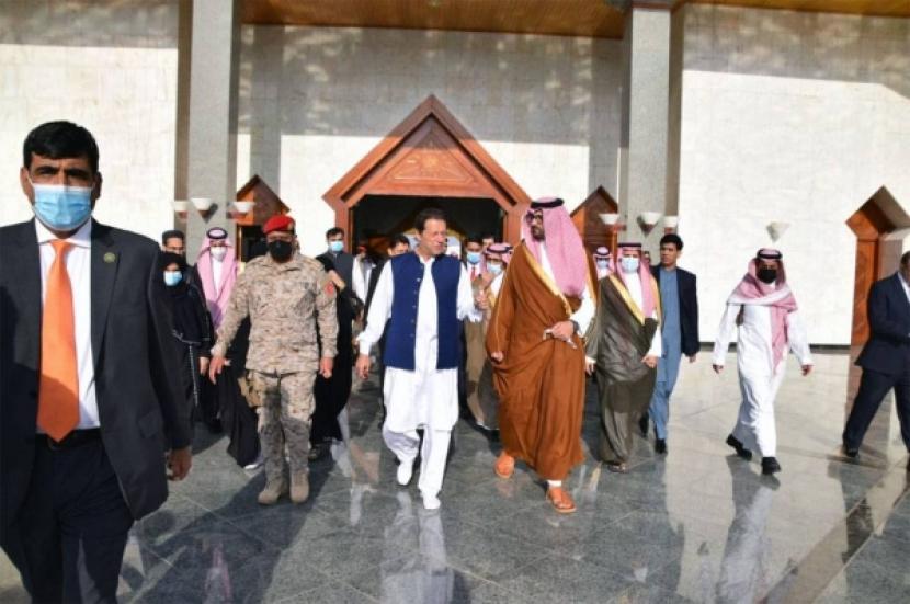 PM Pakistan Kunjungi Masjid Nabawi