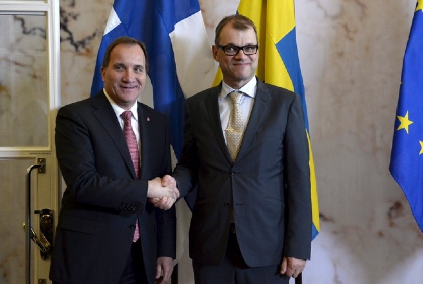 PM Swedia, Stevan Lofven (kiri)