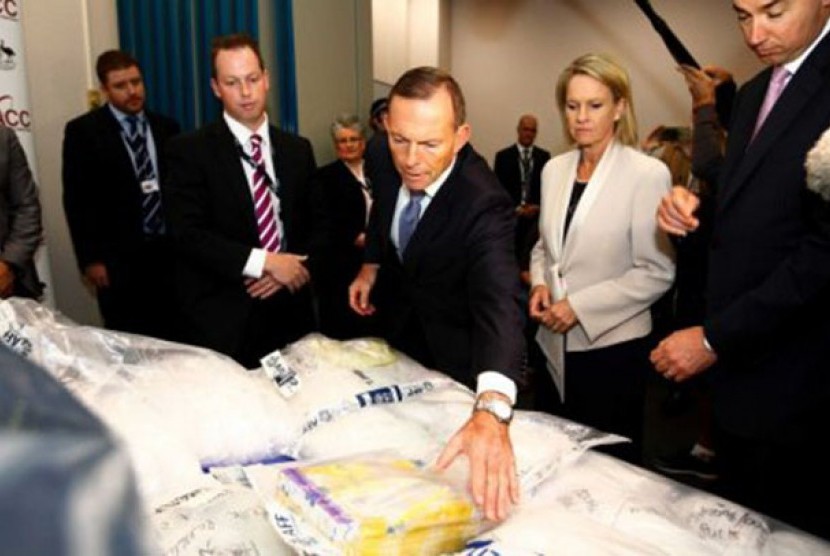  PM Tony Abbott meluncurkan satuan kerja nasional untuk memberantas peredaran dan penggunaan methamphetamine. 