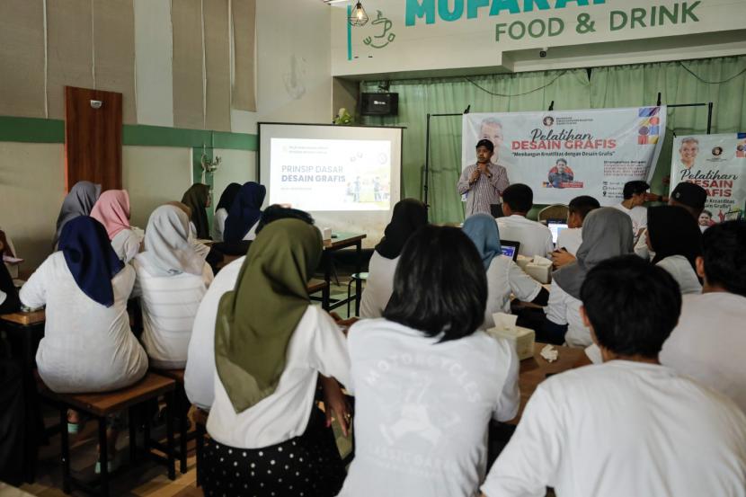 PMN Sulawesi Selatan menggelar Pelatihan Desain Grafis di Mufakat Cafe Kecamatan Bengo Kabupaten Bone Provinsi Sulawesi Selatan. 