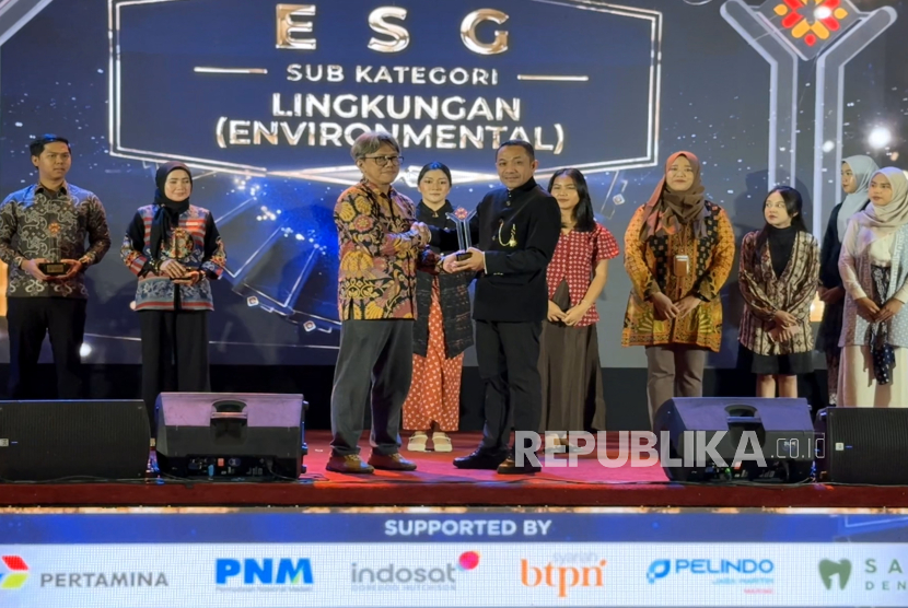 PNM berhasil meraih penghargaan Silver Winner dalam ajang The 4th Indonesia DEI & ESG Awards (IDEAS) 2025, untuk kategori Environmental dalam pilar ESG (Environmental, Social, Governance).