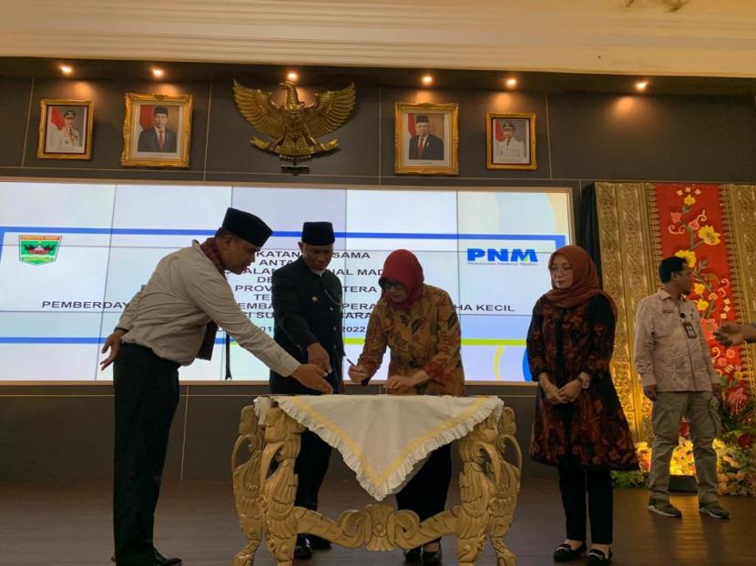 PNM bersama Pemerintah Provinsi Sumatra Barat (Sumbar) melakukan kerjasama perjanjian Pemberdayaan dan Pengembangan Koperasi dan Usaha Kecil di Provinsi Sumatera Barat, Sabtu (1/10/2022).