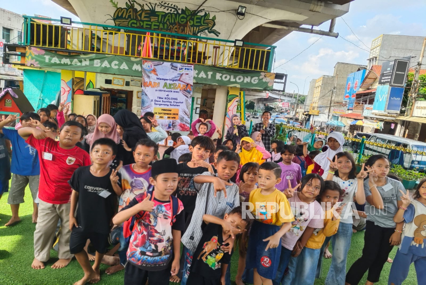 PNM memberikan dukungan untuk TBM Kolong Ciputat yang diharapkan bisa menumbuhkan minat baca.