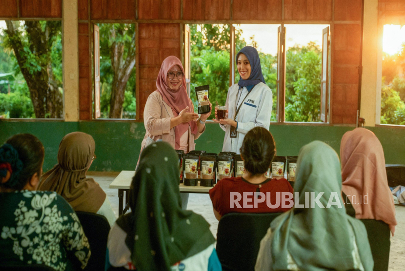 PNM menerbitkan orange bond senilai Rp 16 triliun, Dana global dari orange bond ini bisa menyentuh perempuan miskin di pelosok desa untuk memberdayakan mereka. 