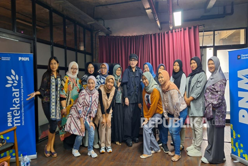 PNM menggandeng desainer ternama, Rinaldy Yunardi untuk pengembangan produk usaha 14 nasabah Mekaar.