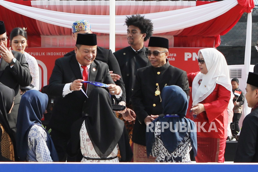 PNM menutup gelaran Porseni 2025 bersamaan dengan upacara HUT ke-80 RI. PNM Cabang Kendari menjadi juara umum Porseni 2025.