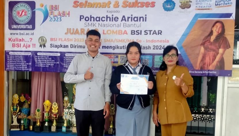 Pohachie Ariani merupakan salah satu finalis dari BSI flash 2023 yang merupakan siswa SMK Nasional Bantul Yogyakarta Jurusan Pariwisata Kelas 11.