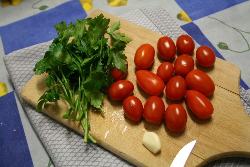 Pola makan ala diet Mediterania mengandung banyak sayur dan buah. plant-based diet mungkin memiliki keunggulan dalam menurunkan berat badan dibandingkan diet Mediterania.