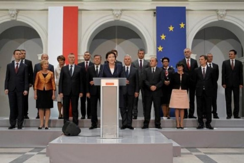 Poland's Prime Minister designate Ewa Kopacz (center) presents her cabinet during a news conference at Politechnika Warszawska in Warsaw September 19, 2014.
