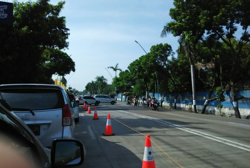 Polantas Kota Tegal memberlakukan sistem contraflow ruas Tegal menuju Jakarta pada H+2 Lebaran 2016 atau Sabtu (9/7) pagi