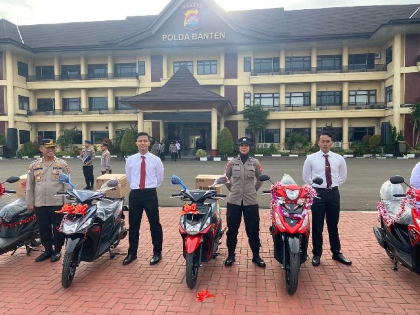 Kapolda Banten Irjen Pol Prof Rudy Heriyanto sampaikan apresiasi kepada anggotanya dengan memberikan hadian tiket umroh hingga sepeda motor. 