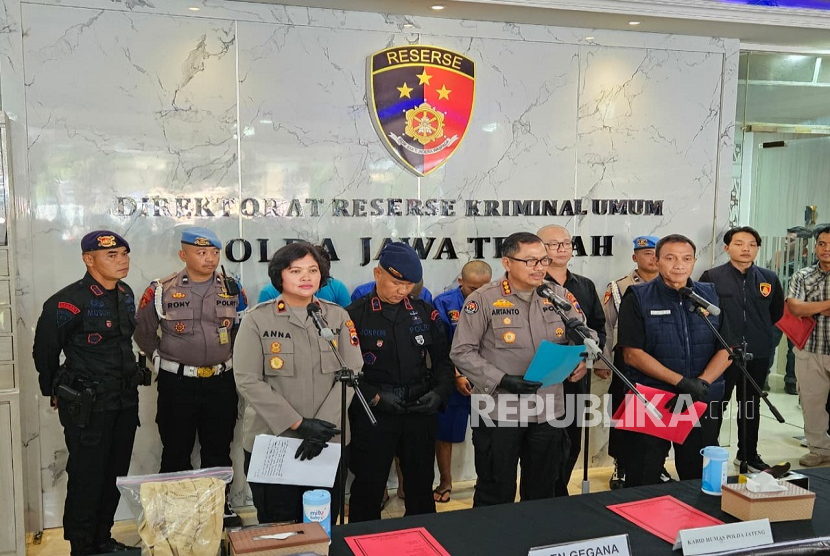Polda Jawa Tengah, pada Kamis (25/9/2025), menggelar konferensi pers soal penangkapan lanjutan pelaku pelemparan bom molotov dalam kericuhan aksi unjuk rasa yang digelar di depan Mapolda Jateng pada 29 Agustus 2025 lalu. 