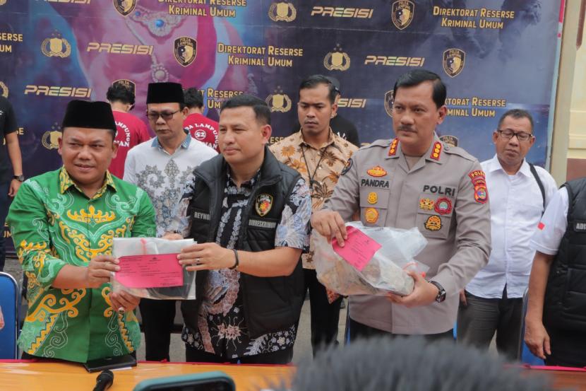 Polda Lampung mengungkap kasus pengrusakan Kantor MUI Lampung, Jumat (6/1/2023). 