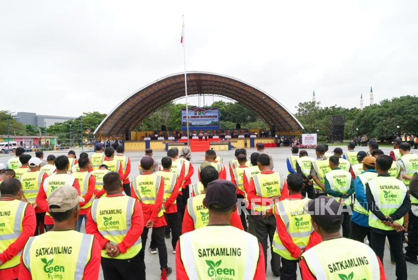 Polda Riau Terapkan Satkamling, Ajak Masyarakat Jaga Alam dan Keamanan