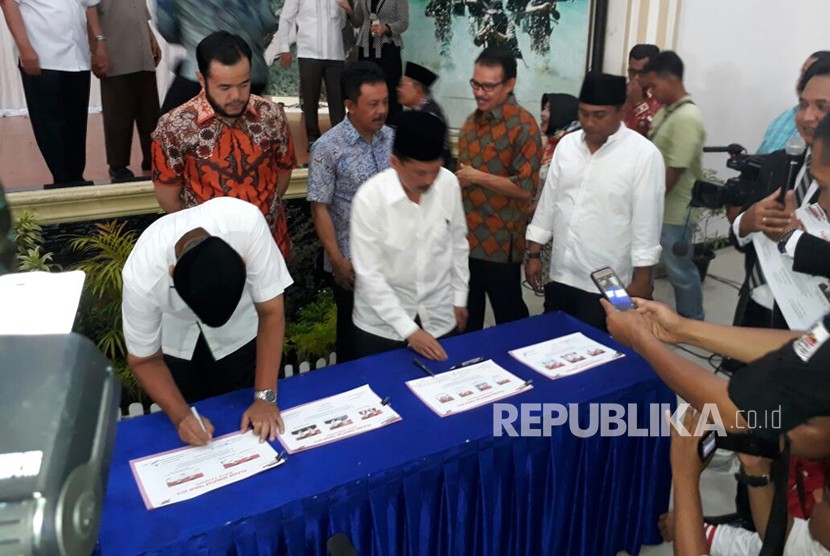 Polda Sumbar menggandeng seluruh perwakilan tokoh agama dan adat di Sumatra Barat untuk mengawal proses pilkada 2018. Seluruh paslon juga menyepakati ikrar 'Basamo Mambangun  Nagari melalui Pilkada Badunsanak'.