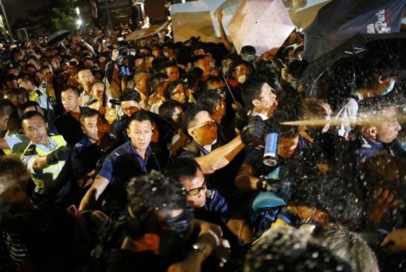 Police use pepper spray as they clash with pro-democracy protesters at an area near the government headquarters building in Hong Kong early October 16, 2014.  