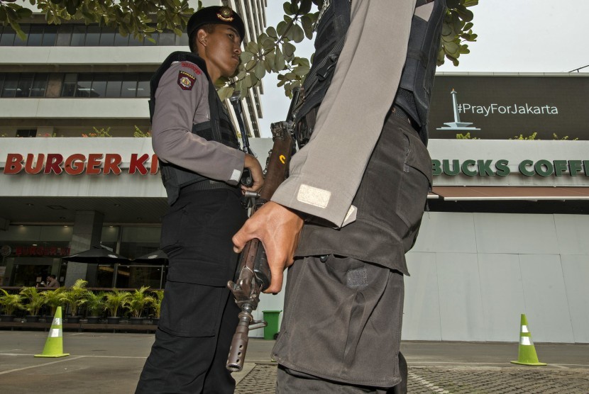 Police officers stood guard after bomb rocks MH Thamrin street, Jakarta. 