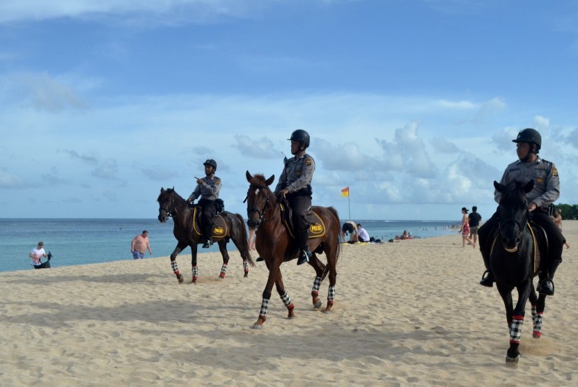 Police secured the beach area around the St Regis Hotel, Nusa Dua, Bali, where King Salman bin Abdulaziz al-Saud stayed during his holiday.