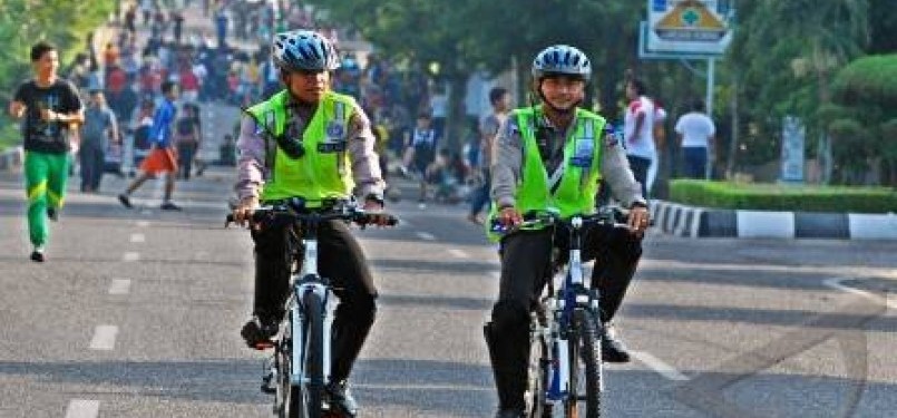 Polisi berpatroli menggunakan sepeda. (ilustrasi)