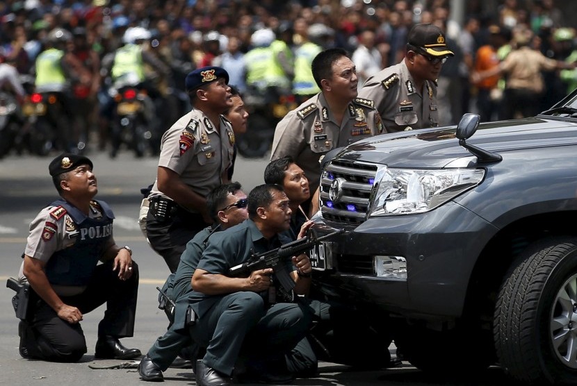 Polisi bertindak dalam insiden bom di Sarinah, Thamrin, Jakpus, Kamis (14/1).