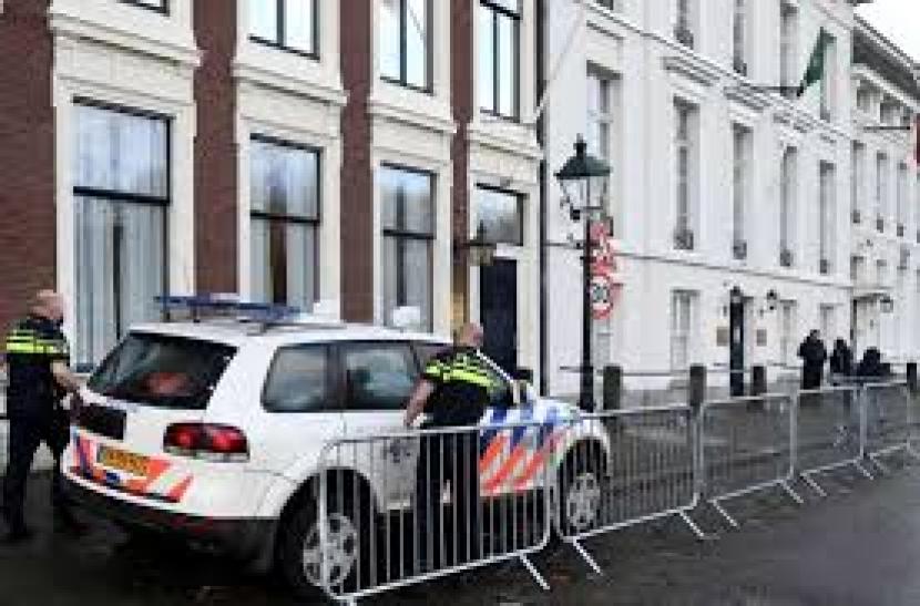 Polisi Denhaag menginvestigasi peristiwa penembakan di Ledubes Saudi Arabia di Belanda.