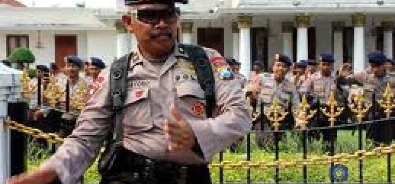 polisi ikut joget iwak peyek bareng pendemo