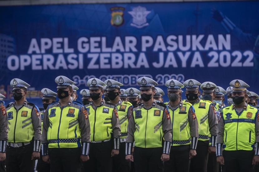 Polisi Lalu Lintas mengikuti apel gelar pasukan Operasi Zebra Jaya 2022 (ilustrasi).
