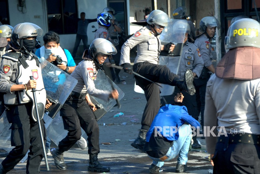 [Ilustrasi] Kekerasan saat demonstrasi menolak RKUHP.