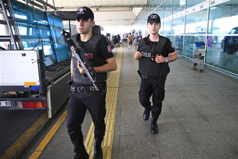 Polisi Turki.  (AP/Lefteris Pitarakis)