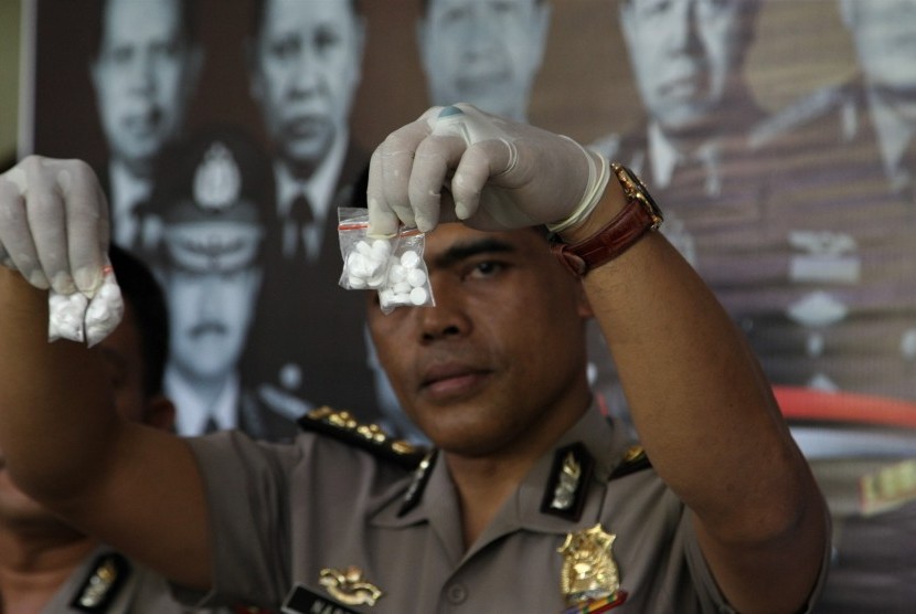 Polisi menunjukan barang bukti sitaan obat PCC (ilustrasi)