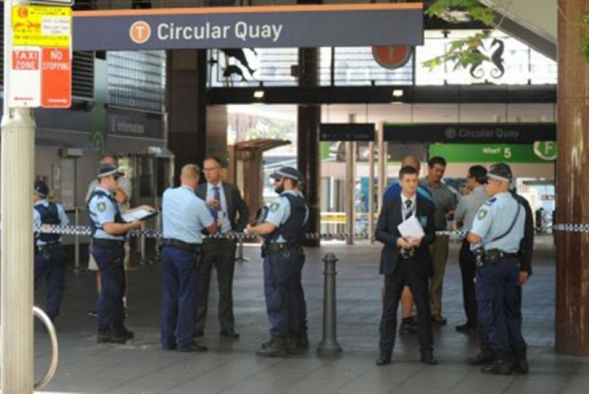 Polisi menutup Circular Quay karena adanya paket mencurigakan, Kamis (22/1) siang.