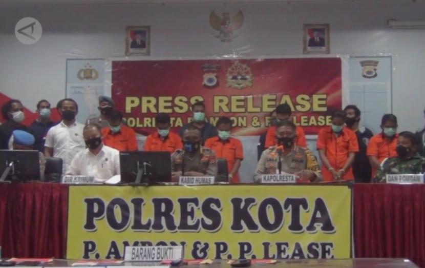 Polisi penjual senjata api ilegal ke KKB terancam dipecat dan hukuman mati.