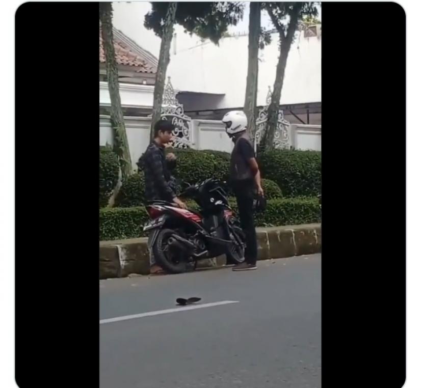 Polisi tengah mengusut pemukulan sampai kejang di Cimahi.
