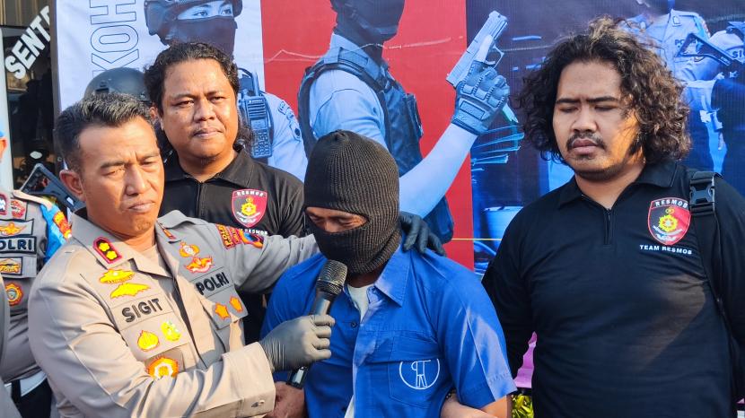 Polisi mengungkap tersangka pembunuhan dosen UIN RMS Solo, Jumat (25/8/2023). 